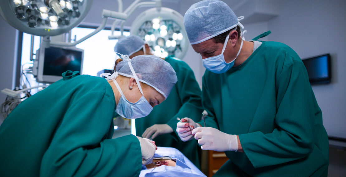 surgeons-performing-operation-operation-theater